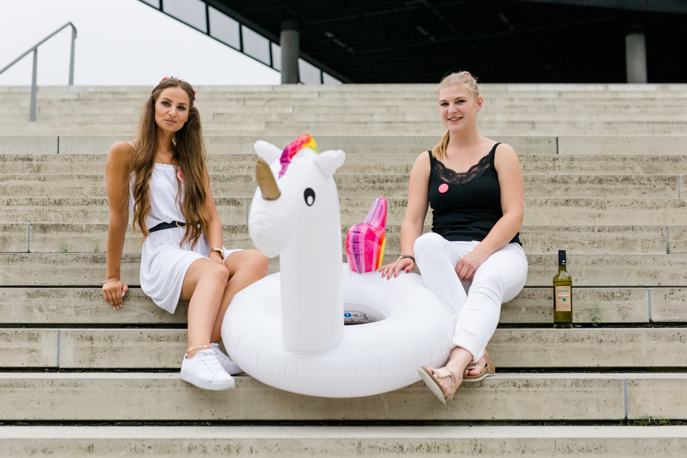 Modernes JGA-Fotoshooting in der Hamburger Hafencity